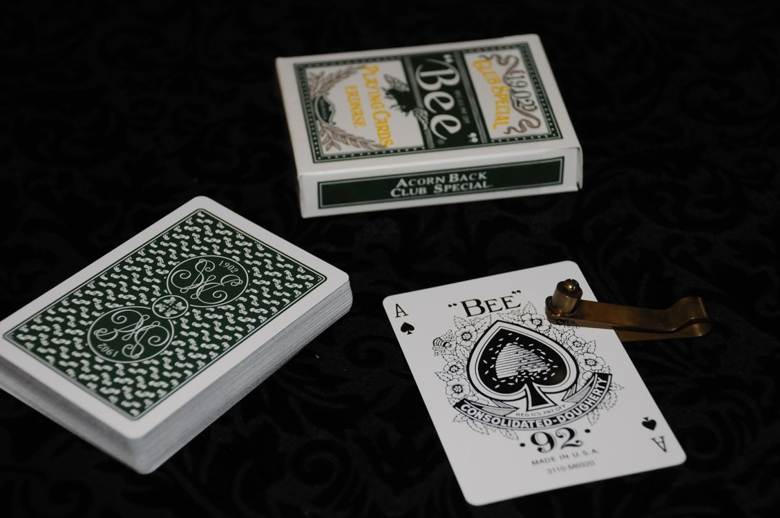Bee Erdnase 1902 Acorn Back Green (CAMBRIC FINISH)